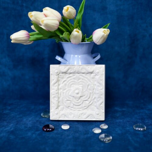 Изразец Чертополох одноцветный белый фото