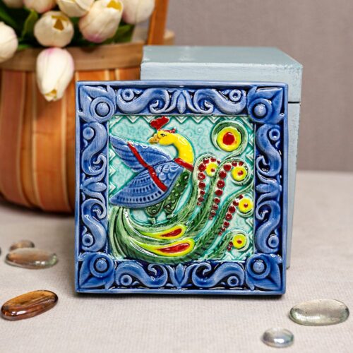 Изразец Павлин цветной синий фон фото