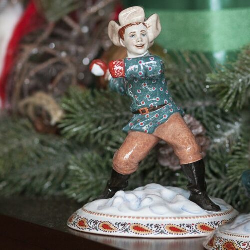 Мальчик и снежки (большой) фото