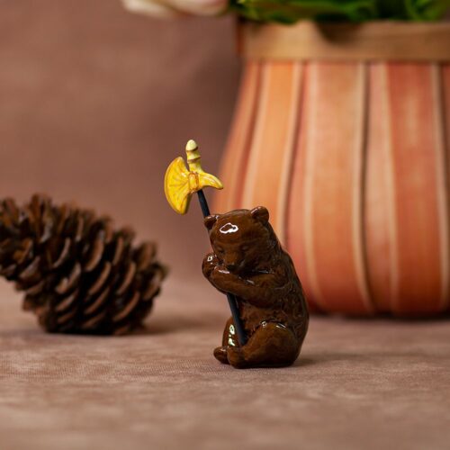 Медвежонок сидя с секирой (глазурь) фото