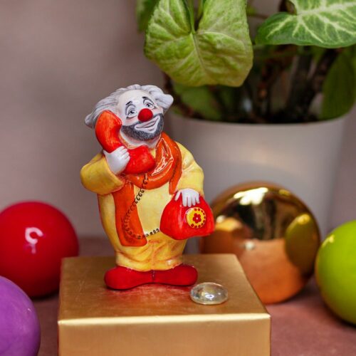 Клоун с телефоном фото