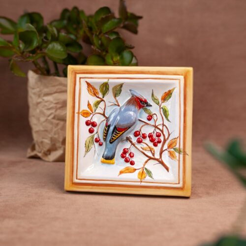 Свиристель декоративная плитка фото