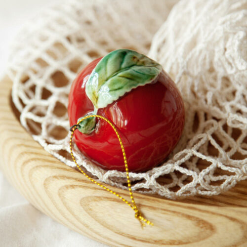 Яблоко малое красное Яблоко малое красное фото