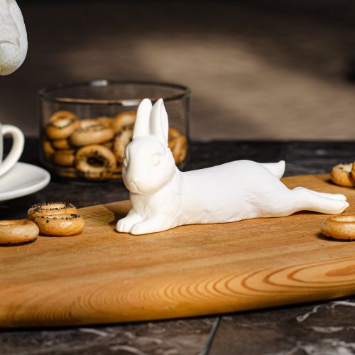 Фигурка Кролик лёжа, фарфор фото