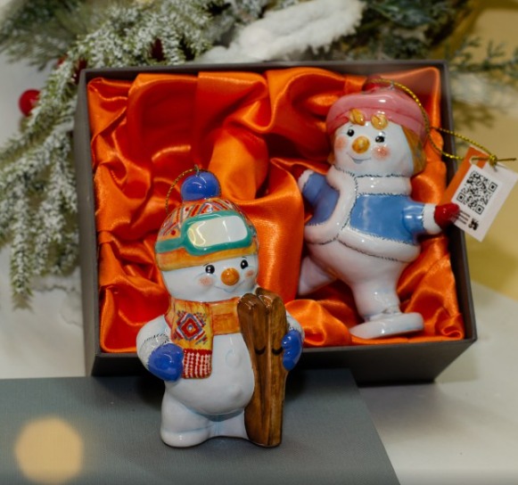 Набор 2 Снеговика-спортсмена (Cнеговик лыжник, Снеговик-девочка на коньках) Набор 2 Снеговика-спортсмена (Cнеговик лыжник, Снеговик-девочка на коньках) фото