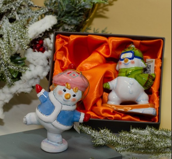 Набор 2 Снеговика-спортсмена (Снеговик сноубордист, Снеговик-девочка на коньках) Набор 2 Снеговика-спортсмена (Снеговик сноубордист, Снеговик-девочка на коньках) фото